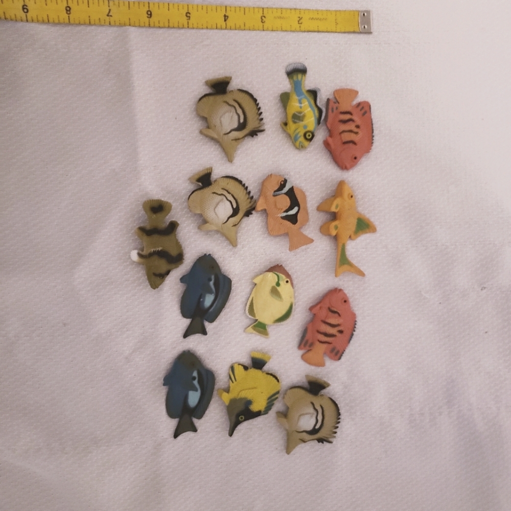 Fish toy set. 13 pieces.